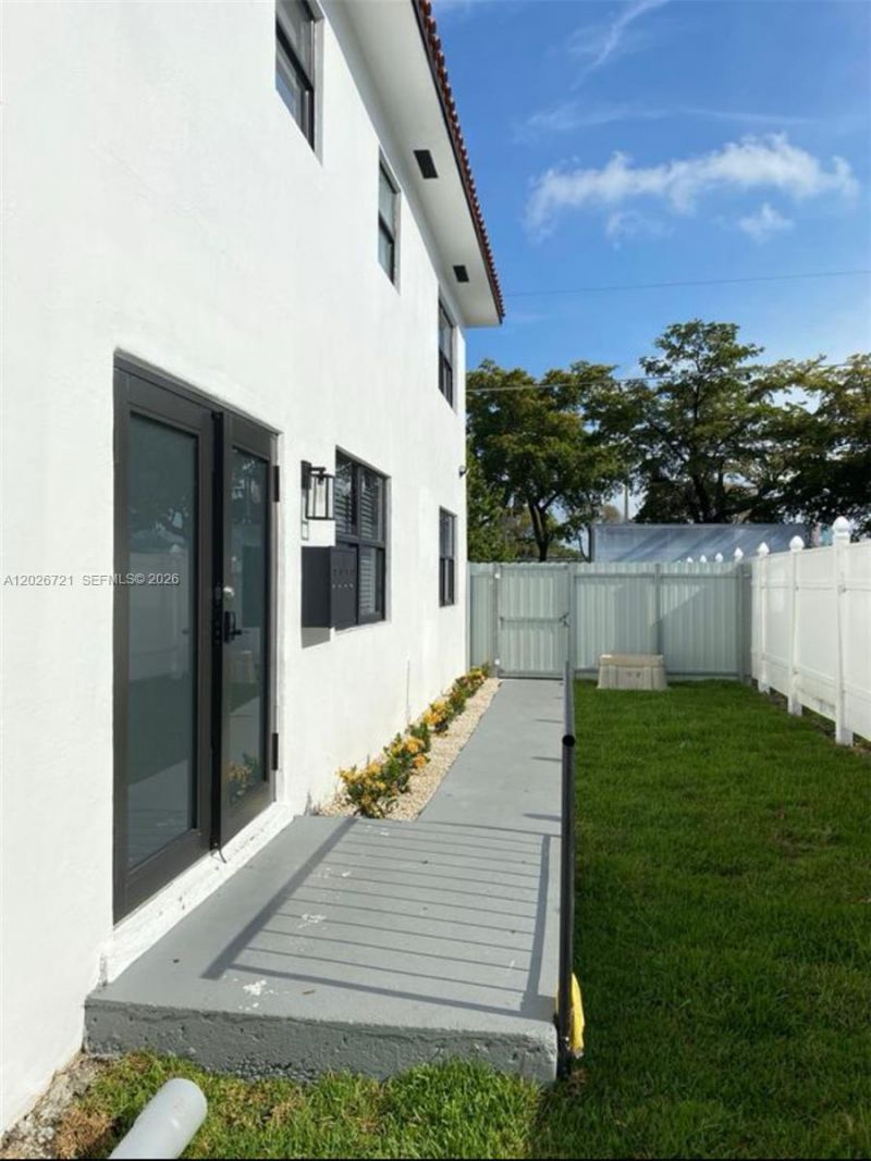 584 NW 30th St , Unit 3, Miami, FL 33127 Photo