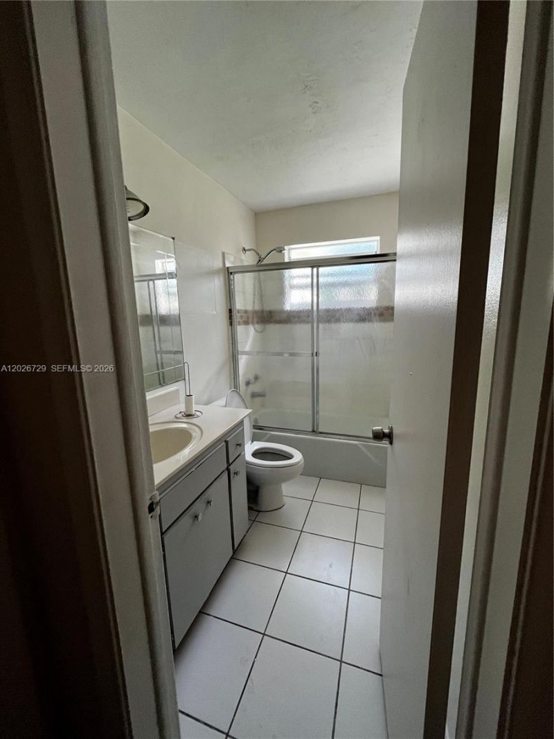 2420 NW 64th Ter , Sunrise, FL 33313 Photo