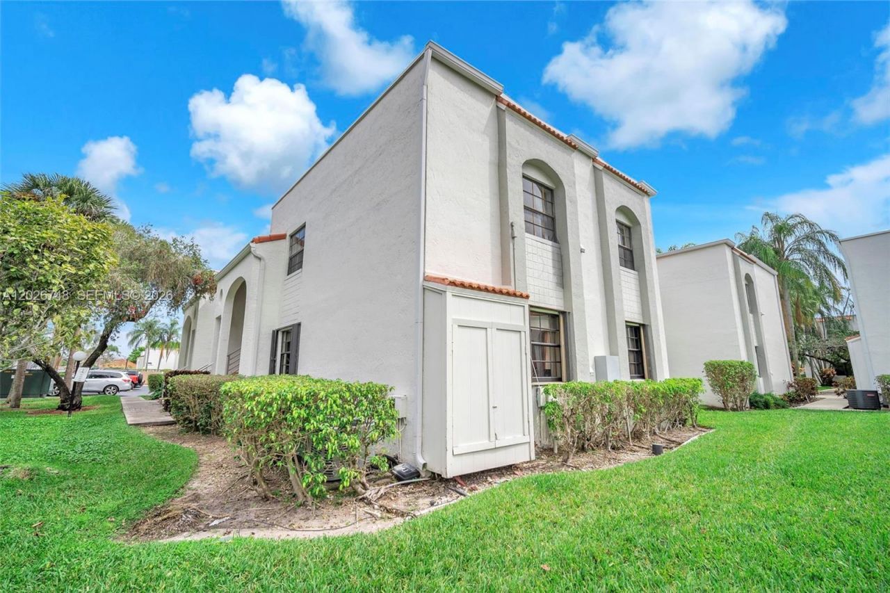 3571 Magellan Cir , Unit 343-4, Aventura, FL 33180 Photo