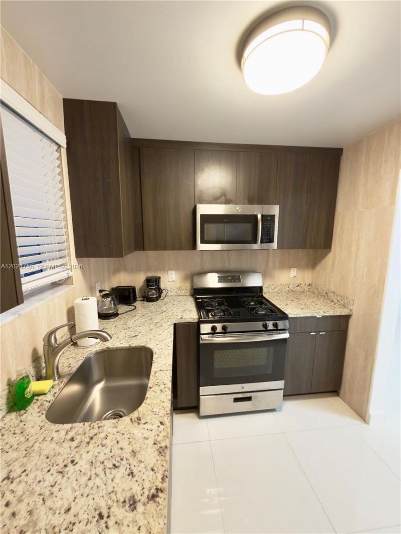 1029 94th St , Unit 12, Bay Harbor Islands, FL 33154 Photo