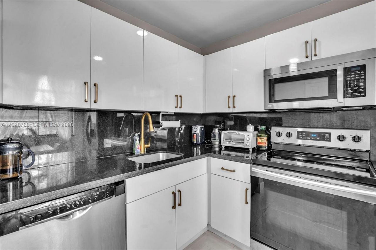 3571 Magellan Cir , Unit 343-4, Aventura, FL 33180 Photo