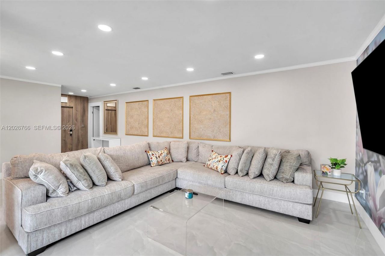 3571 Magellan Cir , Unit 343-4, Aventura, FL 33180 Photo