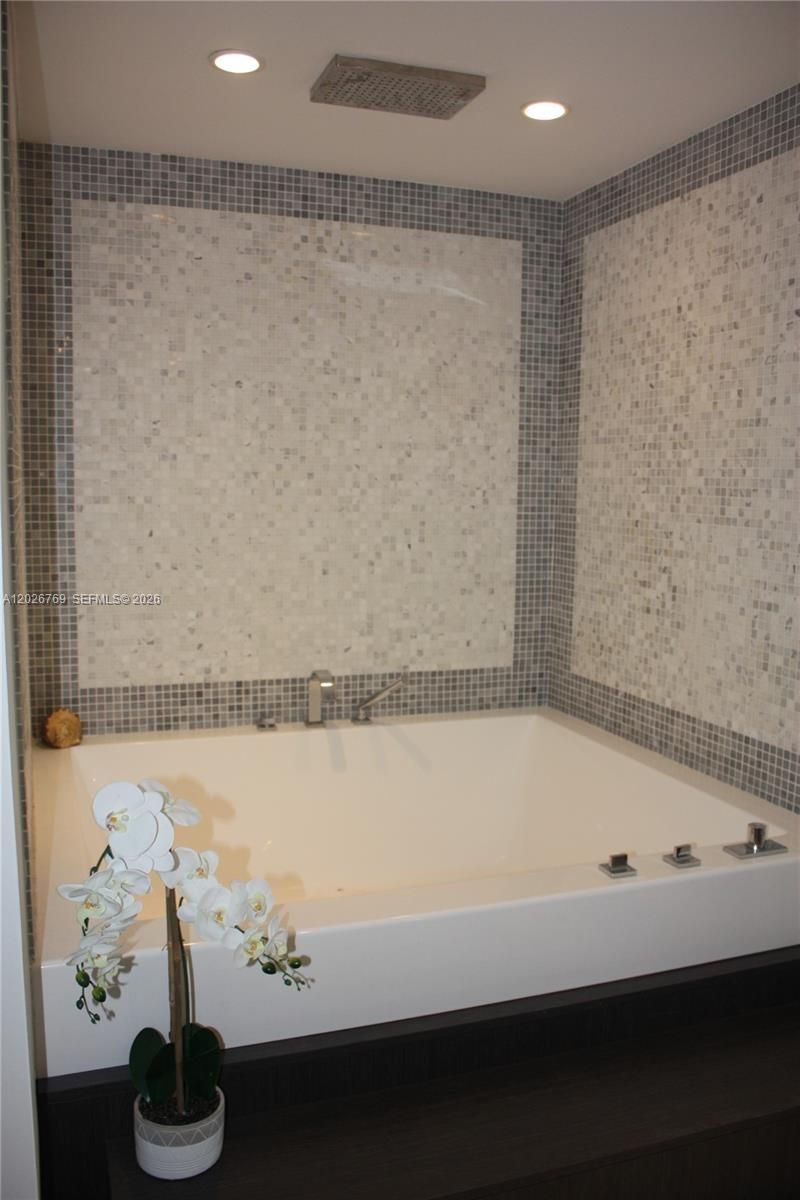 200 Biscayne Boulevard Way , Unit 4211, Miami, FL 33131 Photo