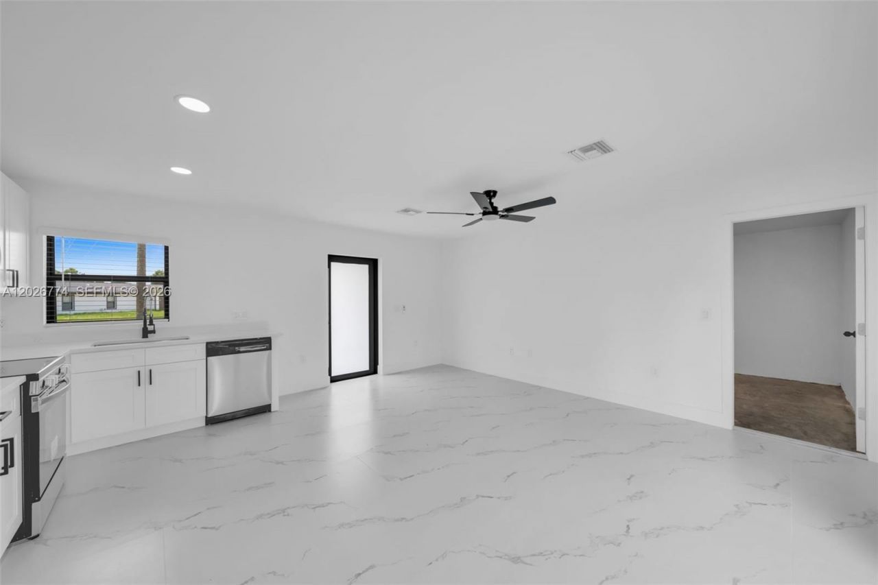 4984 Fairway Ct , Unit 4984, Lehigh Acres, FL 33171 Photo