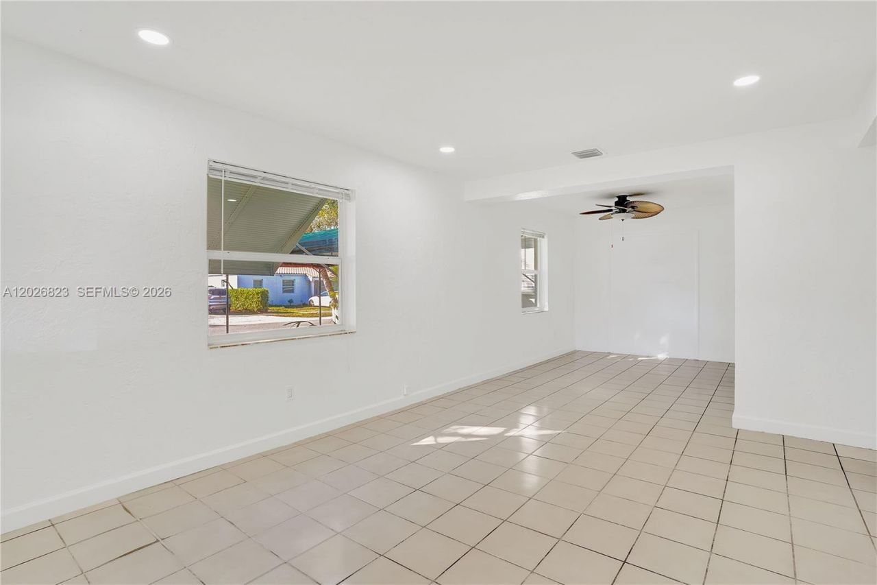 5985 SW 41st St , Unit Front, Miami, FL 33155 Photo