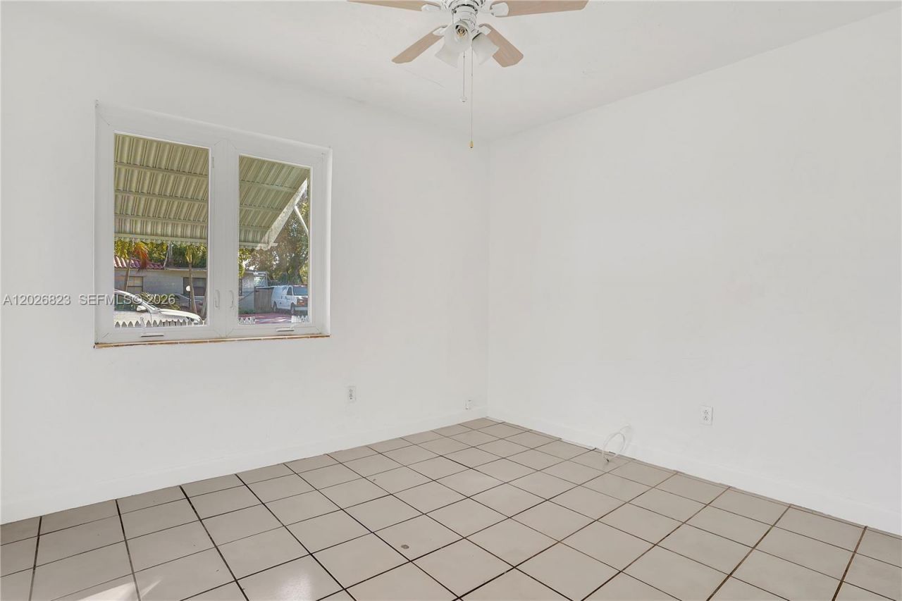5985 SW 41st St , Unit Front, Miami, FL 33155 Photo