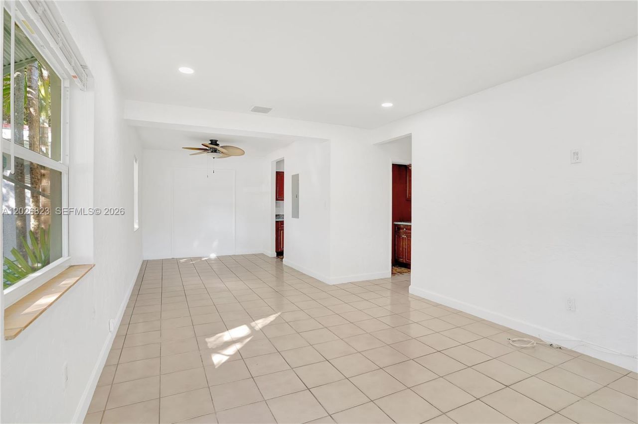 5985 SW 41st St , Unit Front, Miami, FL 33155 Photo