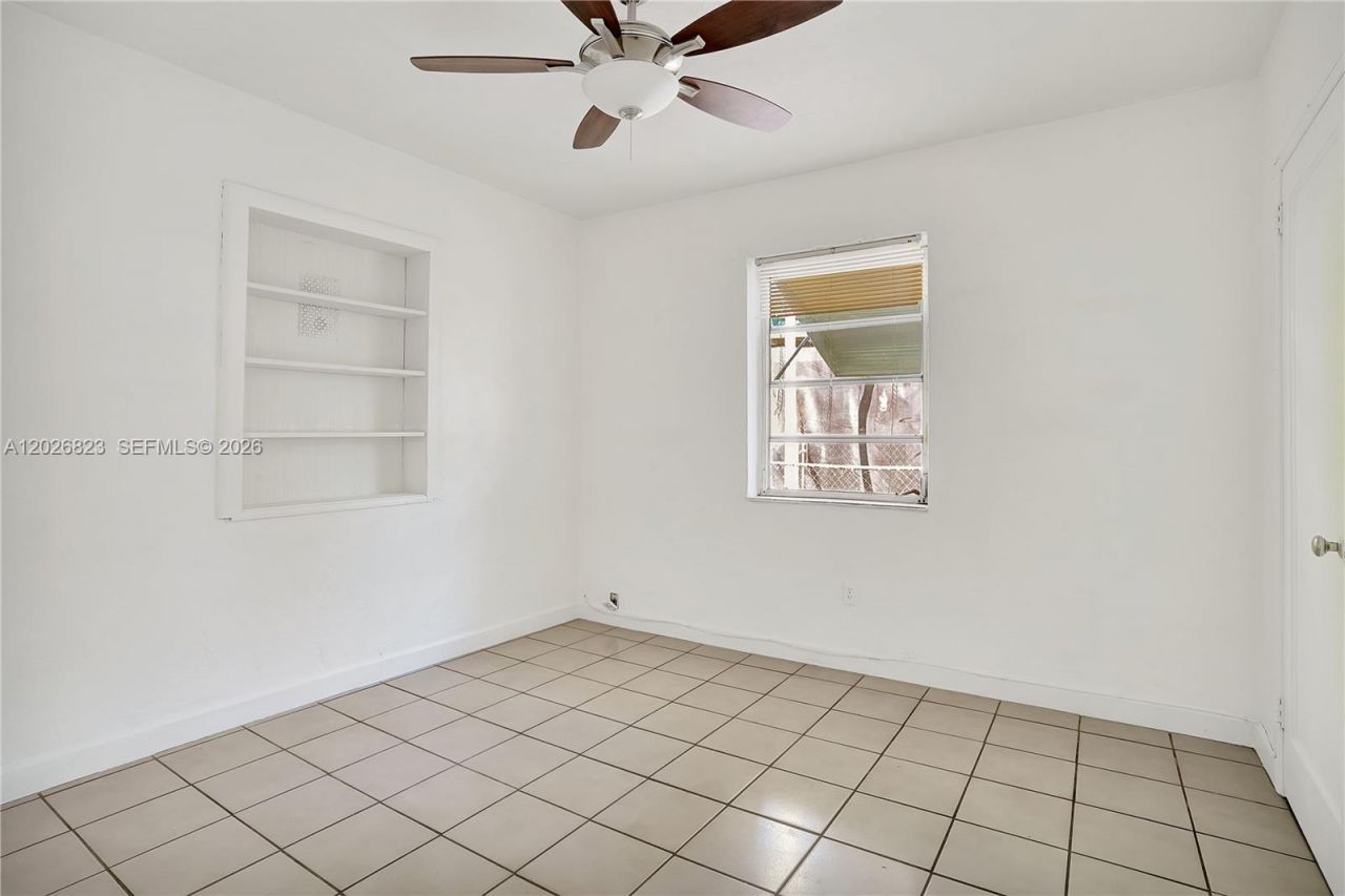 5985 SW 41st St , Unit Front, Miami, FL 33155 Photo