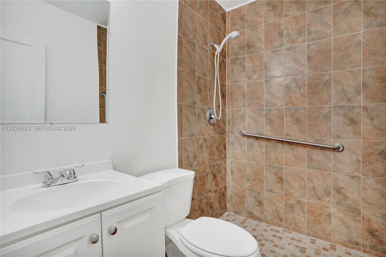 5985 SW 41st St , Unit Front, Miami, FL 33155 Photo