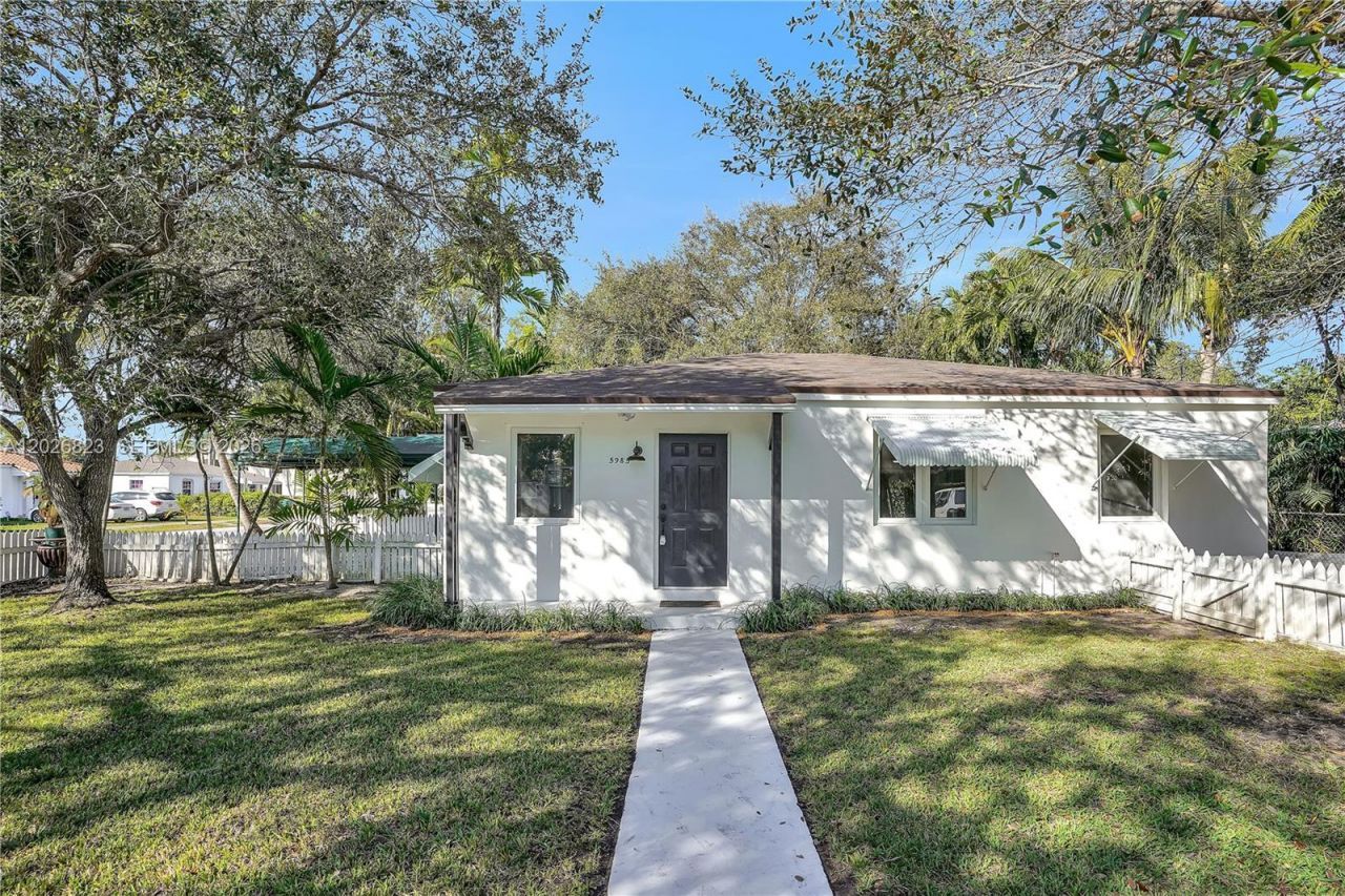5985 SW 41st St , Unit Front, Miami, FL 33155 Photo