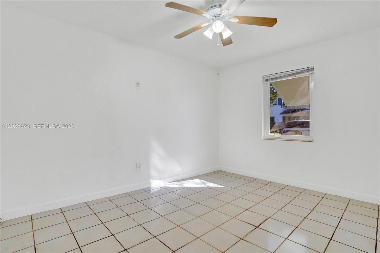 5985 SW 41st St , Unit Front, Miami, FL 33155 Photo