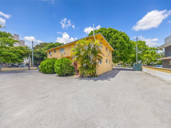 840 NW 4th St , Miami, FL 33128