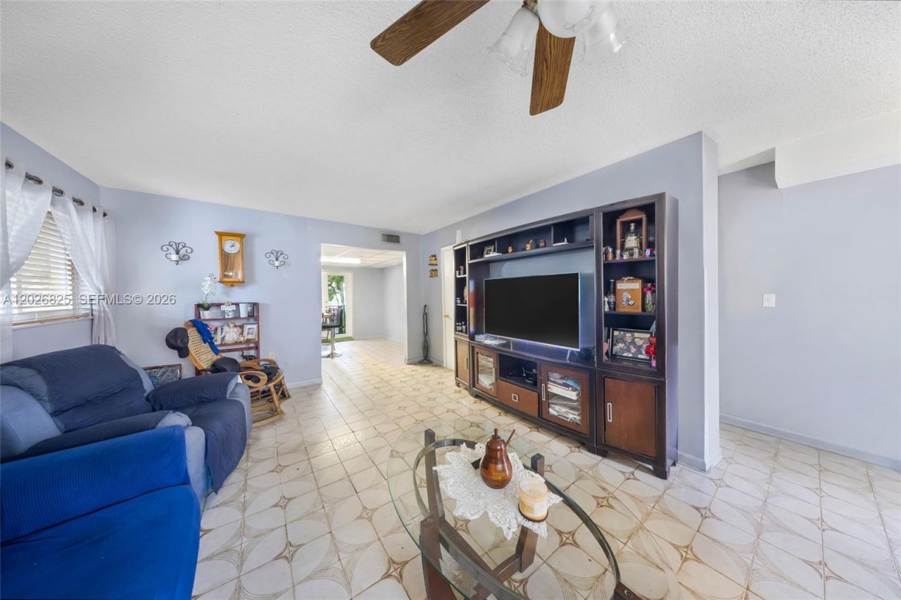840 NW 4th St , Miami, FL 33128 Photo