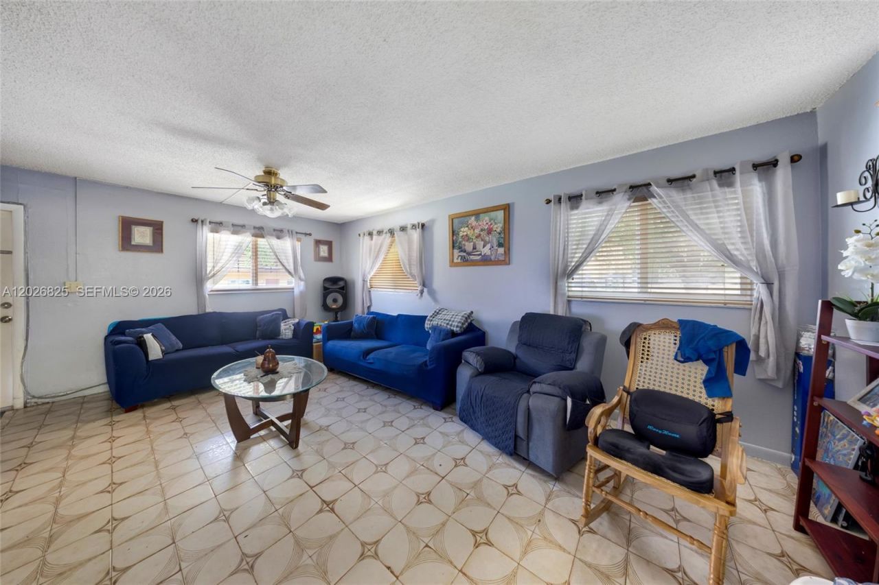 840 NW 4th St , Miami, FL 33128 Photo