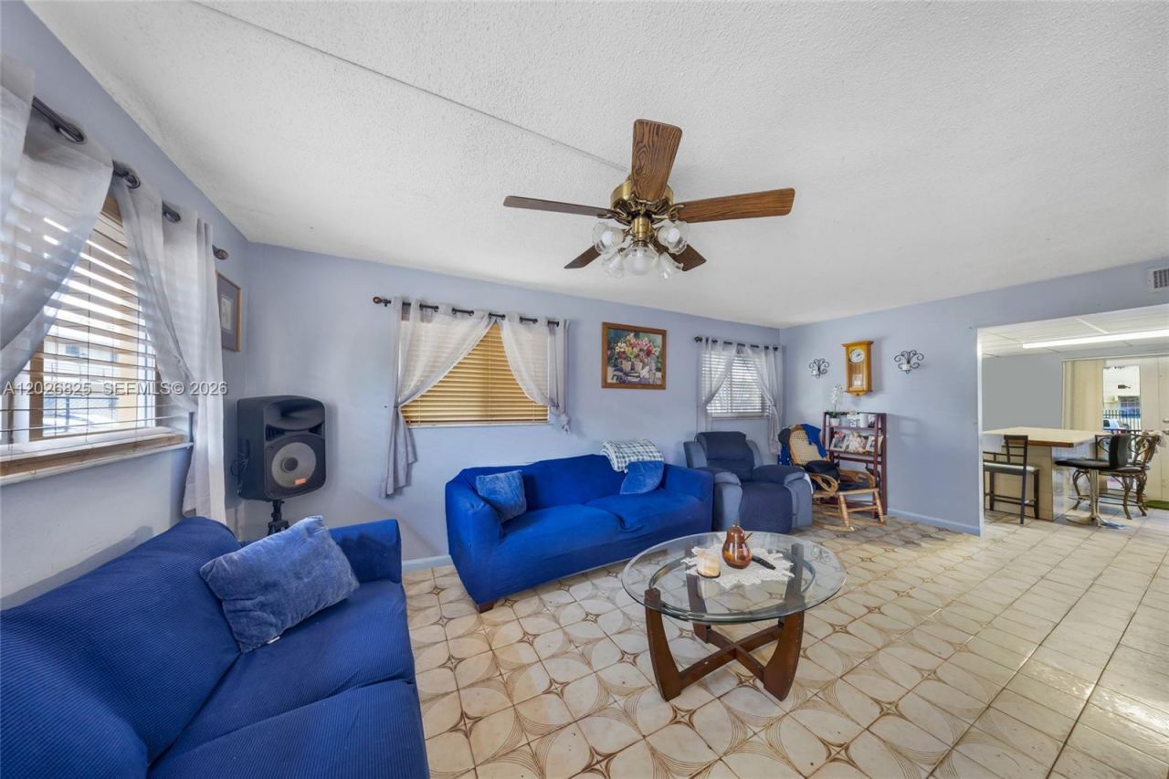 840 NW 4th St , Miami, FL 33128 Photo