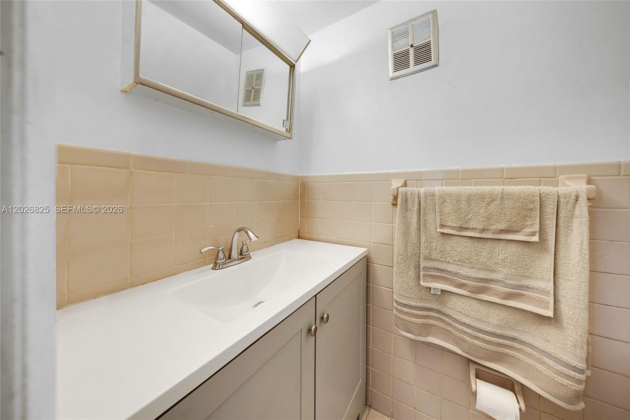 840 NW 4th St , Miami, FL 33128 Photo