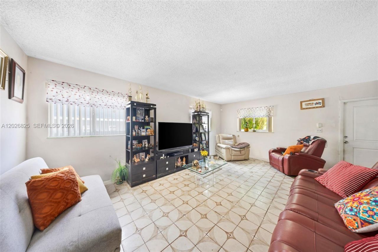 840 NW 4th St , Miami, FL 33128 Photo