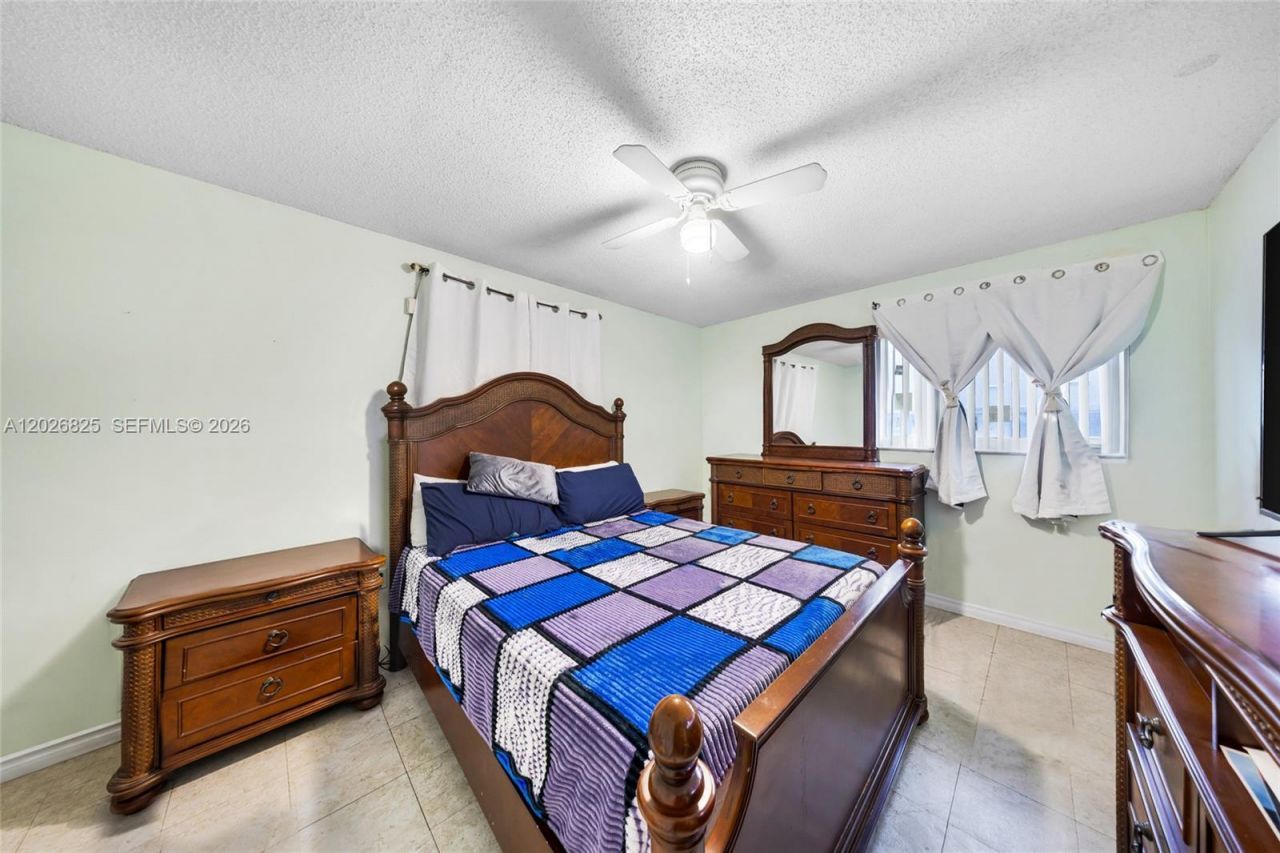 840 NW 4th St , Miami, FL 33128 Photo