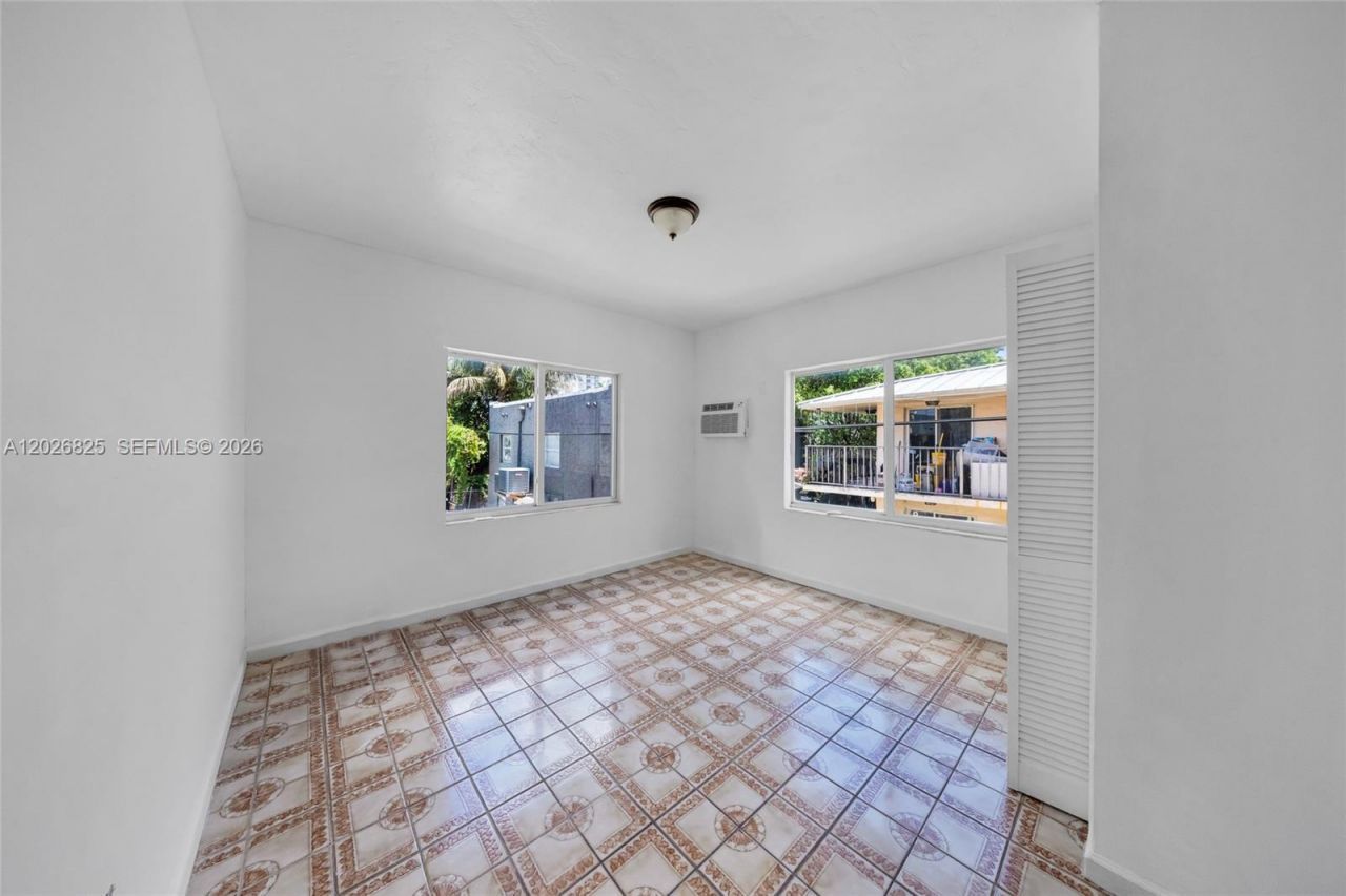 840 NW 4th St , Miami, FL 33128 Photo
