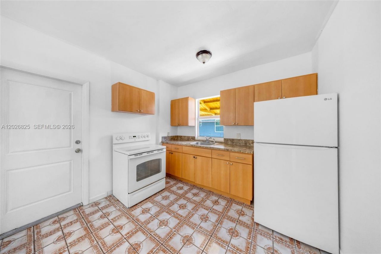 840 NW 4th St , Miami, FL 33128 Photo