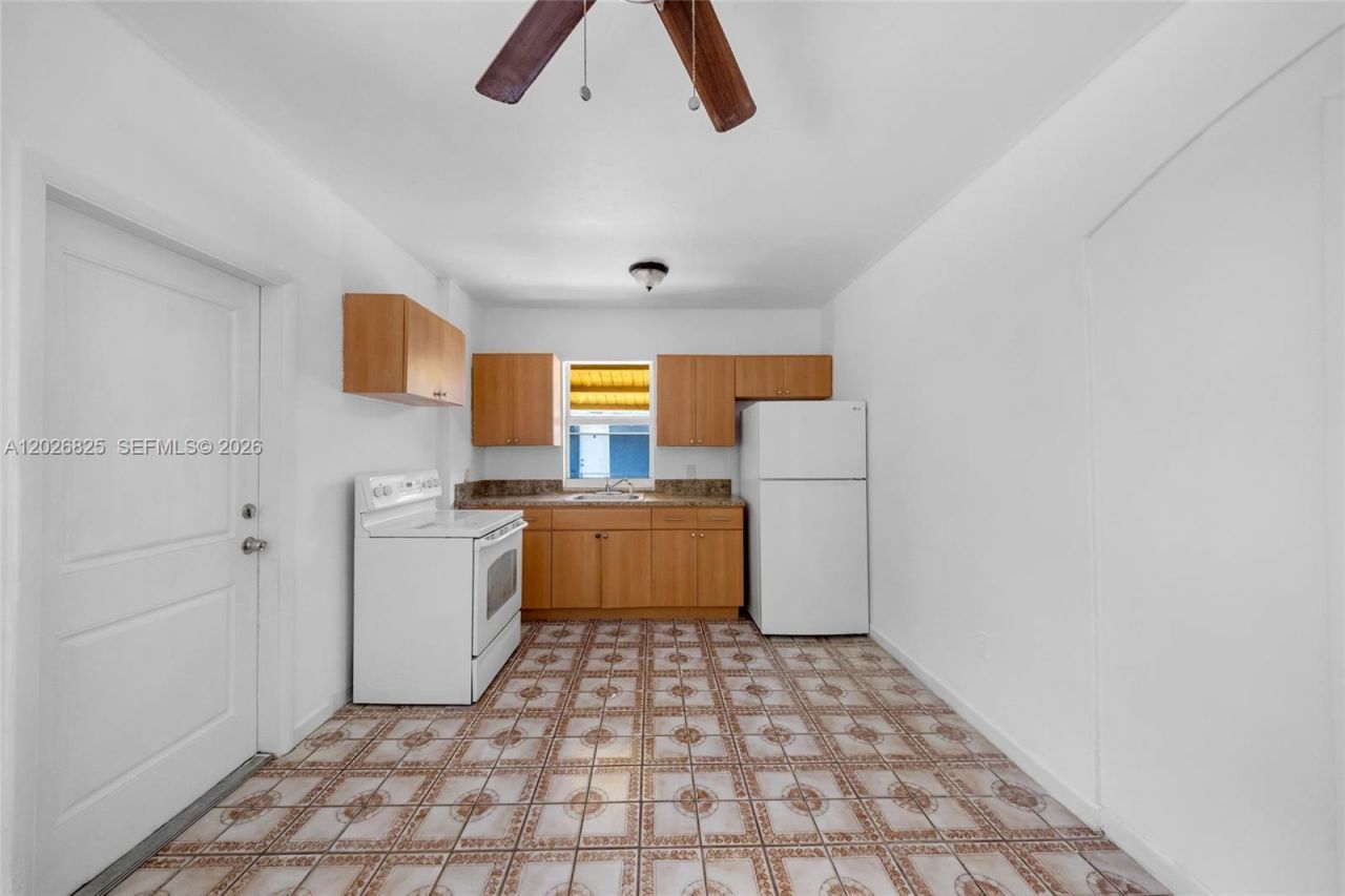 840 NW 4th St , Miami, FL 33128 Photo