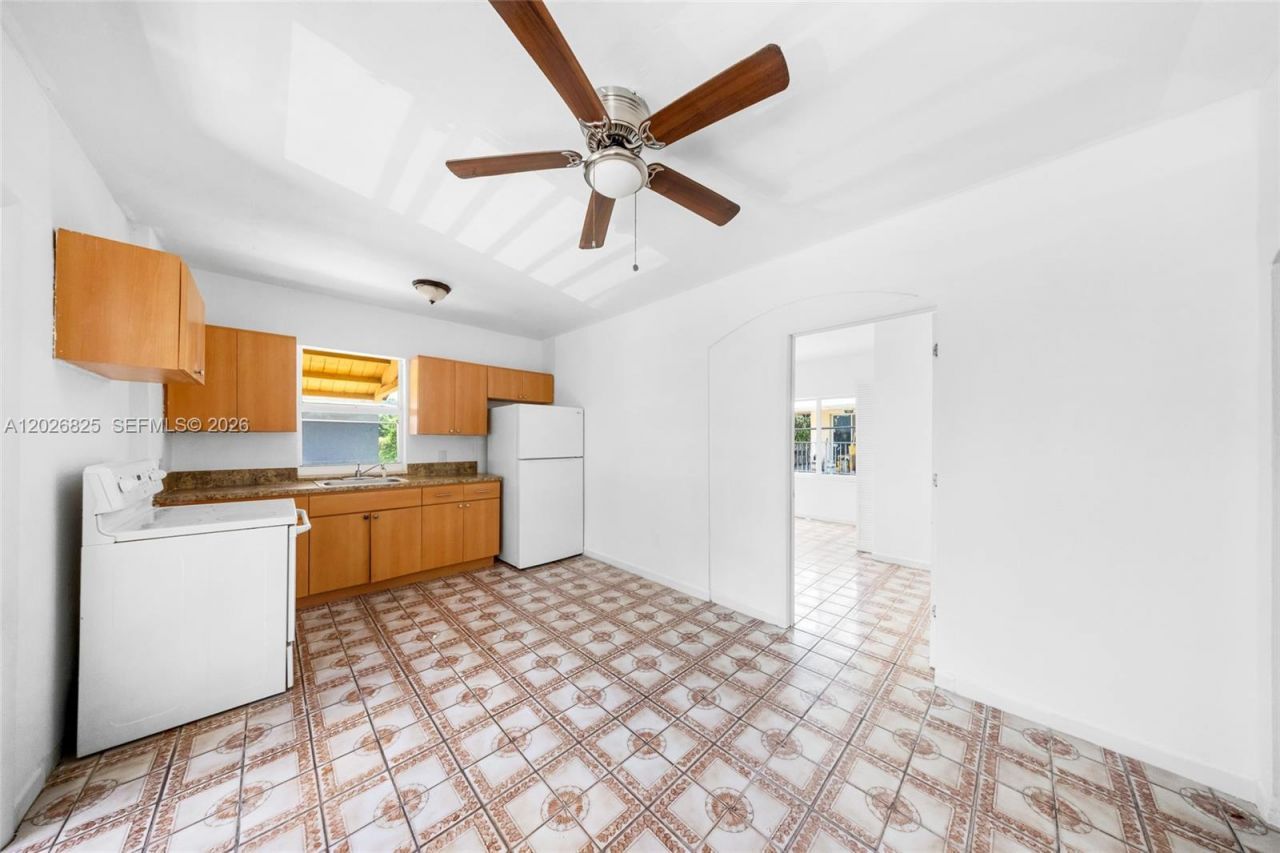 840 NW 4th St , Miami, FL 33128 Photo
