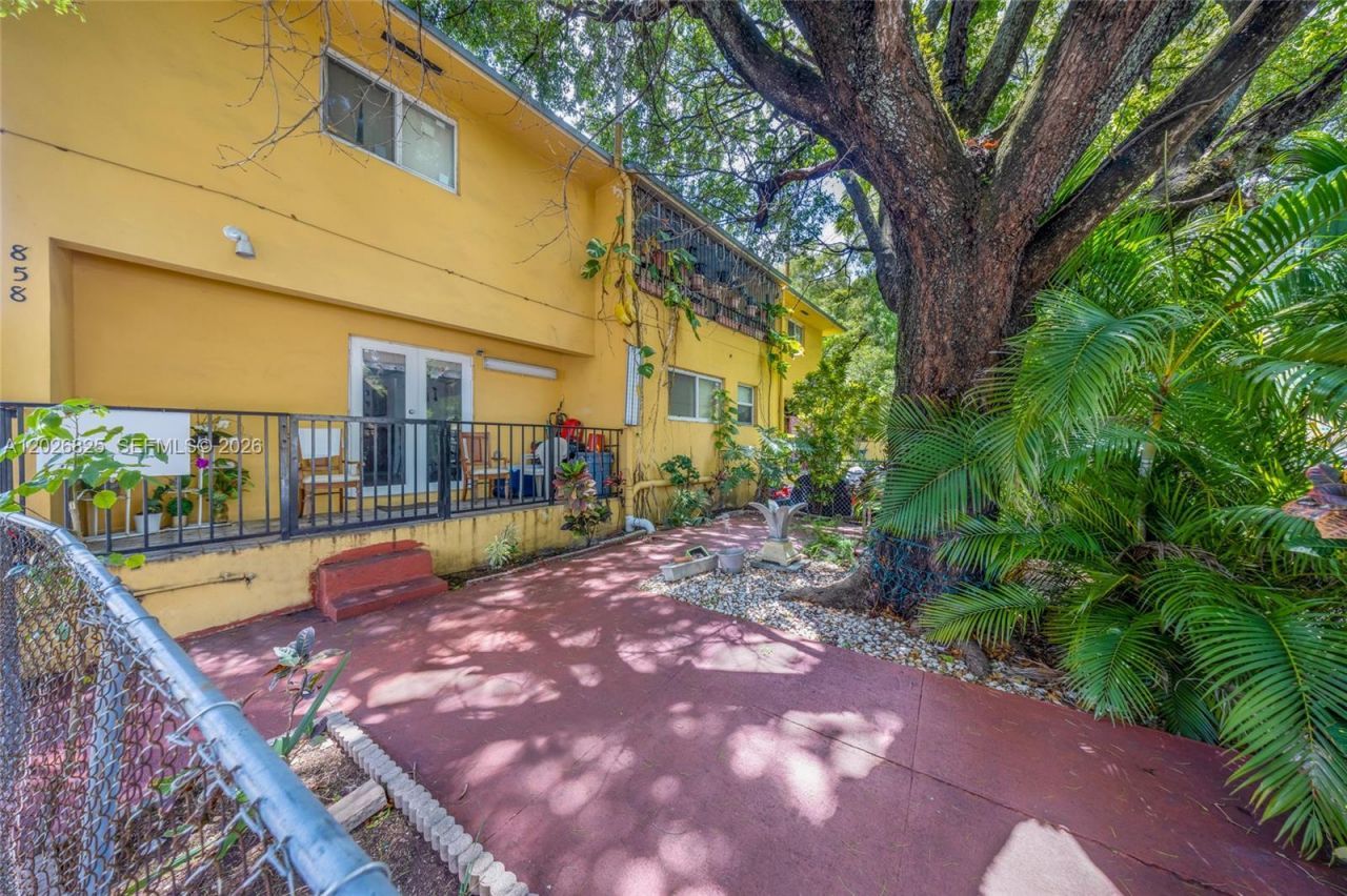 840 NW 4th St , Miami, FL 33128 Photo