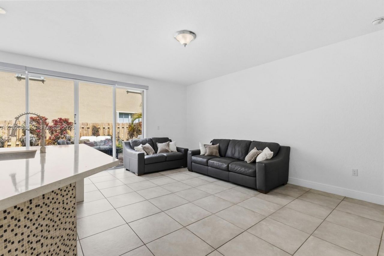 8610 NW 110th Ave , Doral, FL 33178 Photo