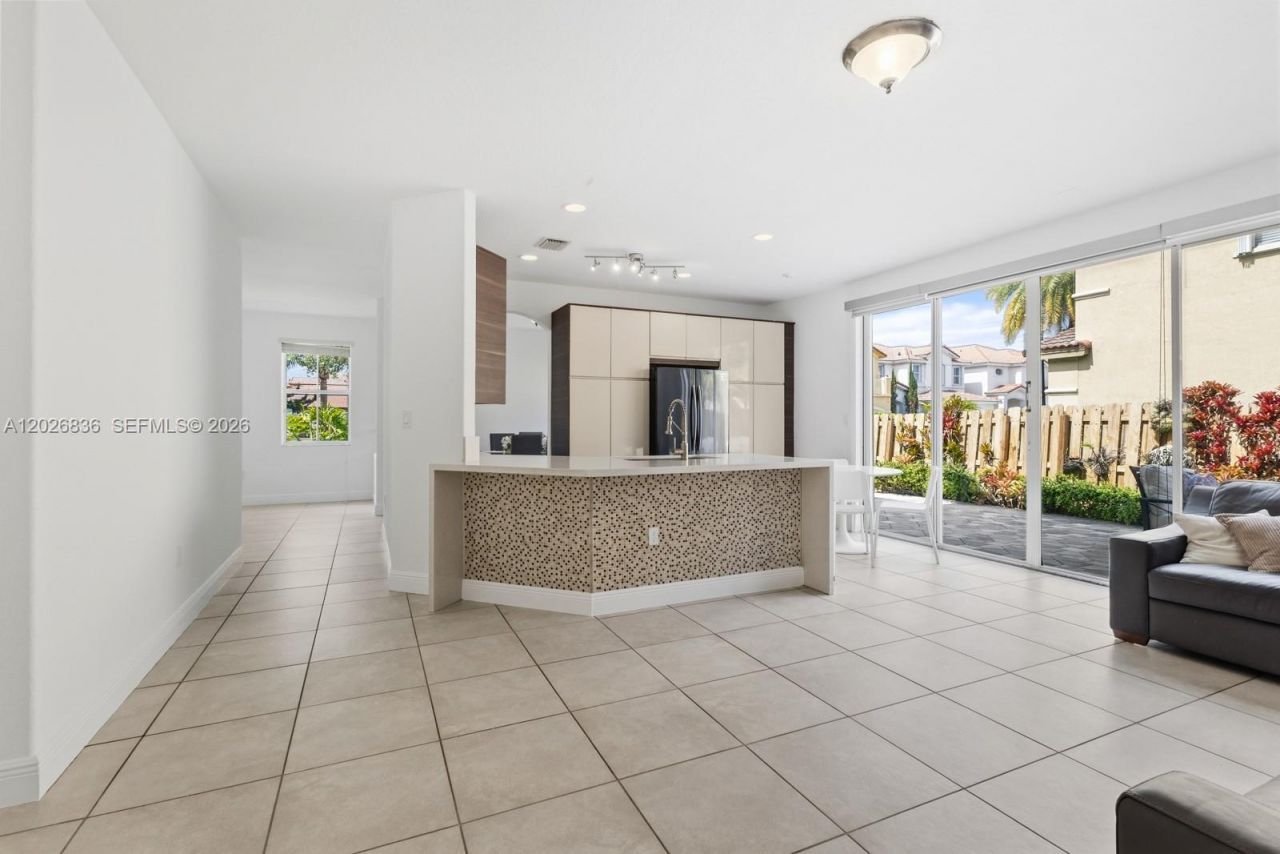 8610 NW 110th Ave , Doral, FL 33178 Photo