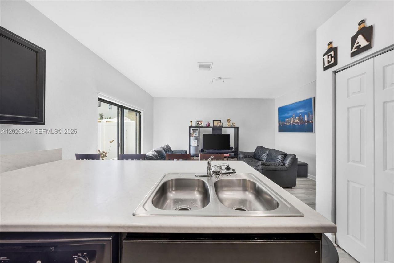 9381 W 33rd Ln , Hialeah, FL 33018 Photo