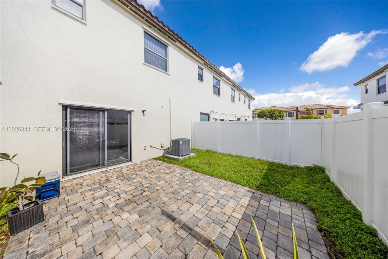 9381 W 33rd Ln , Hialeah, FL 33018 Photo