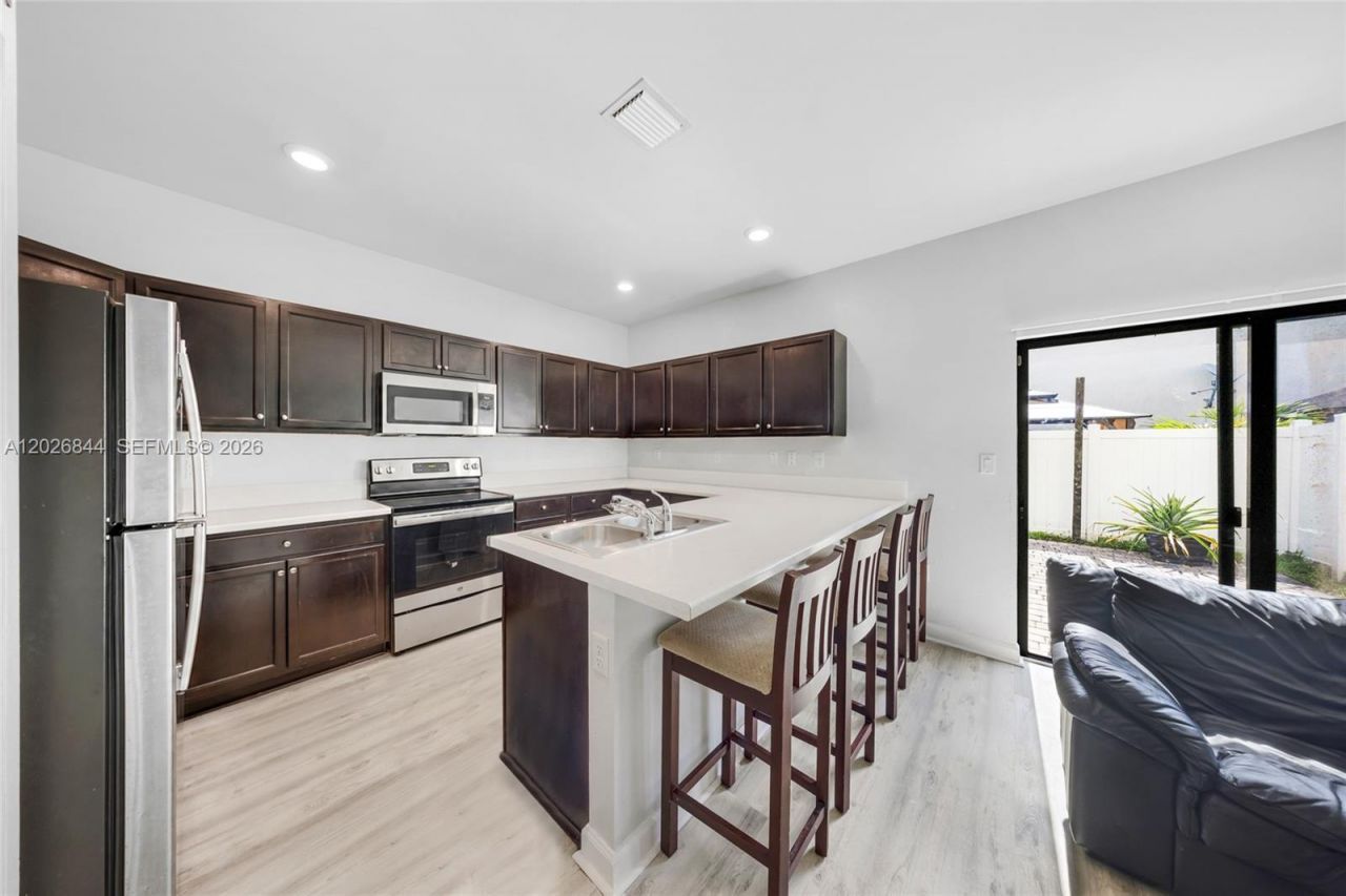 9381 W 33rd Ln , Hialeah, FL 33018 Photo