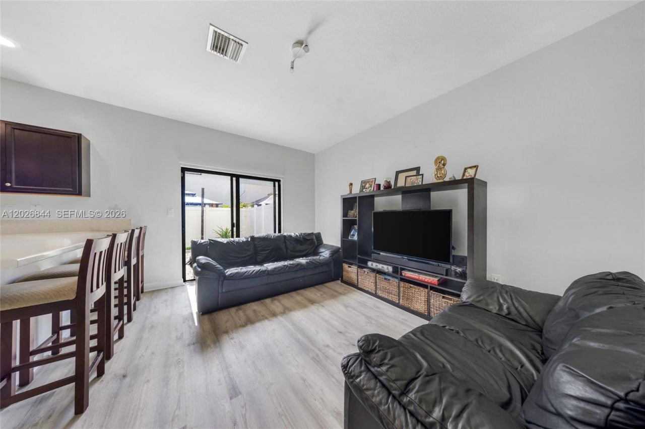9381 W 33rd Ln , Hialeah, FL 33018 Photo