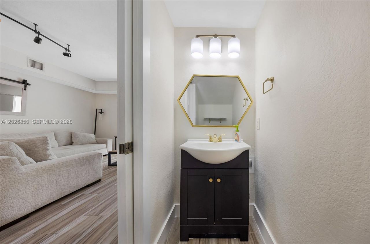 8942 W Flagler St, Unit 3, Miami, FL 33174 Photo