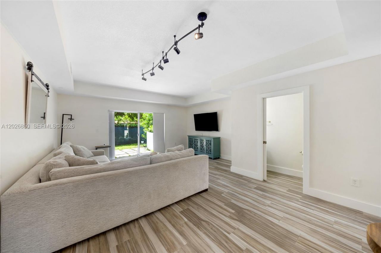 8942 W Flagler St, Unit 3, Miami, FL 33174 Photo
