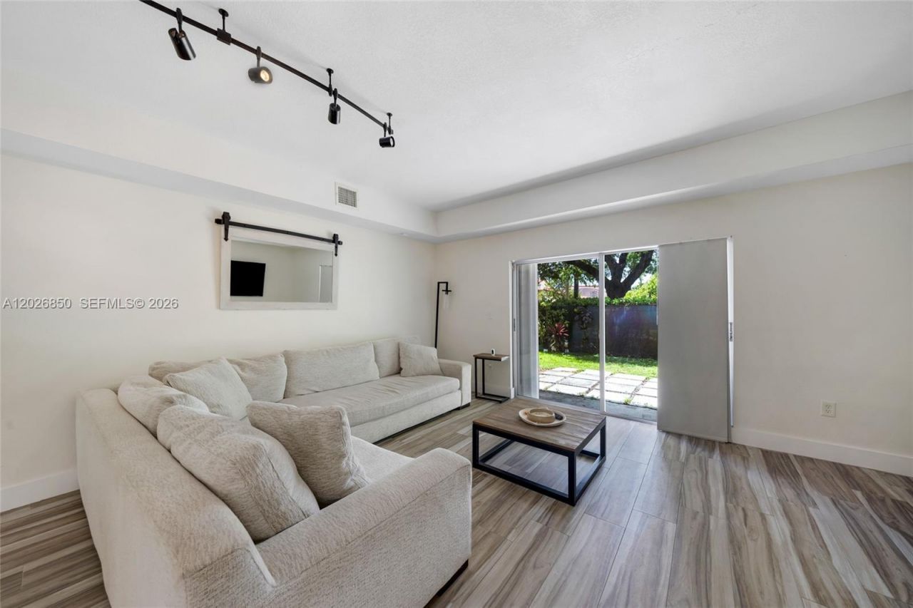 8942 W Flagler St, Unit 3, Miami, FL 33174 Photo