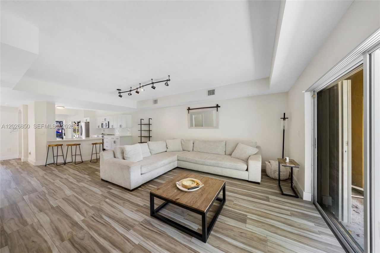 8942 W Flagler St, Unit 3, Miami, FL 33174 Photo