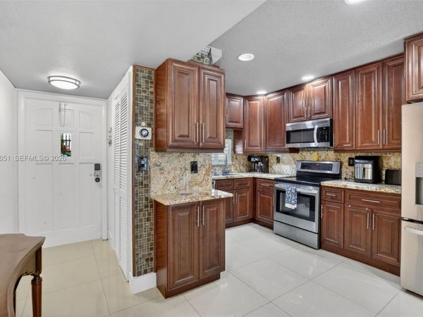 8941 S Hollybrook Blvd , Unit 205, Pembroke Pines, FL 33025