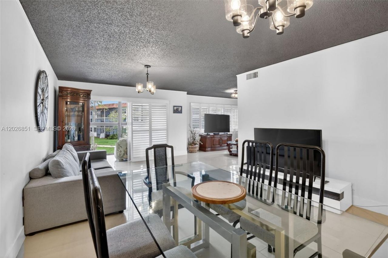 8941 S Hollybrook Blvd , Unit 205, Pembroke Pines, FL 33025 Photo