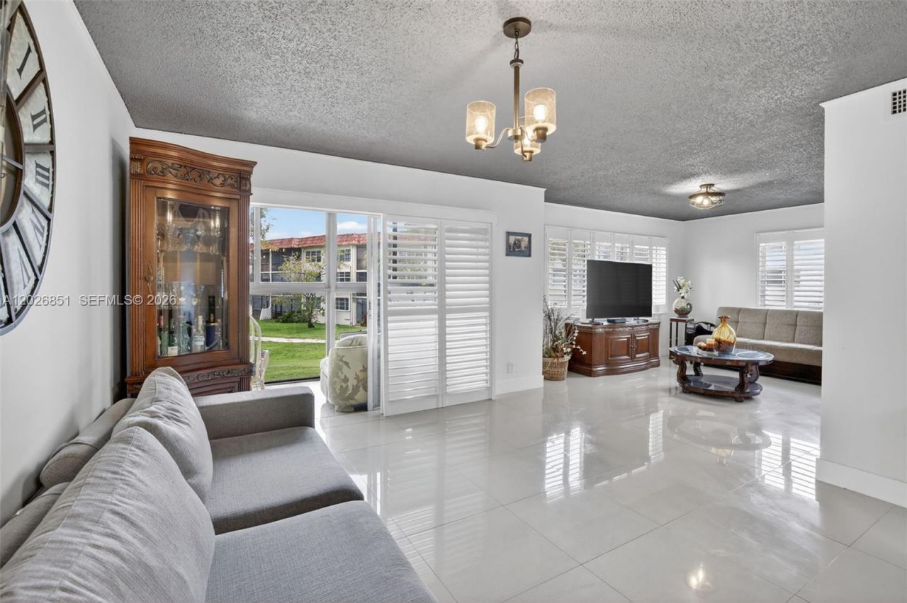 8941 S Hollybrook Blvd , Unit 205, Pembroke Pines, FL 33025 Photo