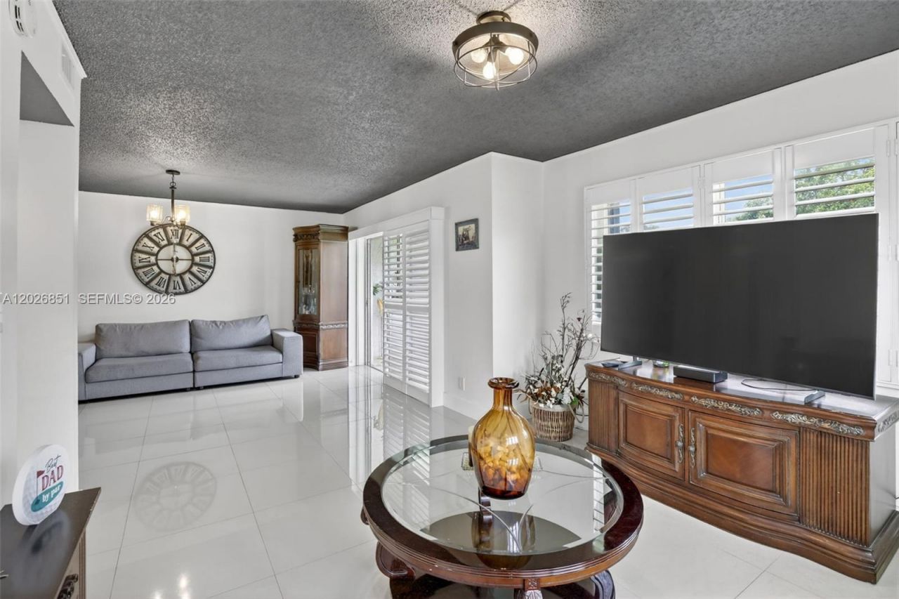 8941 S Hollybrook Blvd , Unit 205, Pembroke Pines, FL 33025 Photo