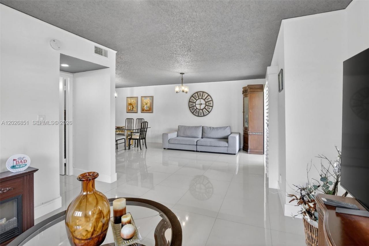 8941 S Hollybrook Blvd , Unit 205, Pembroke Pines, FL 33025 Photo