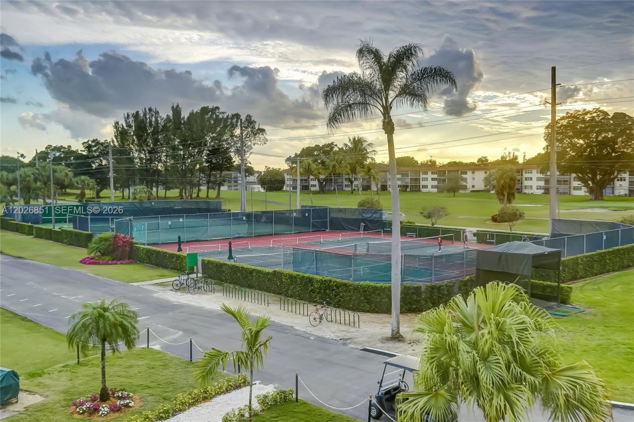 8941 S Hollybrook Blvd , Unit 205, Pembroke Pines, FL 33025 Photo