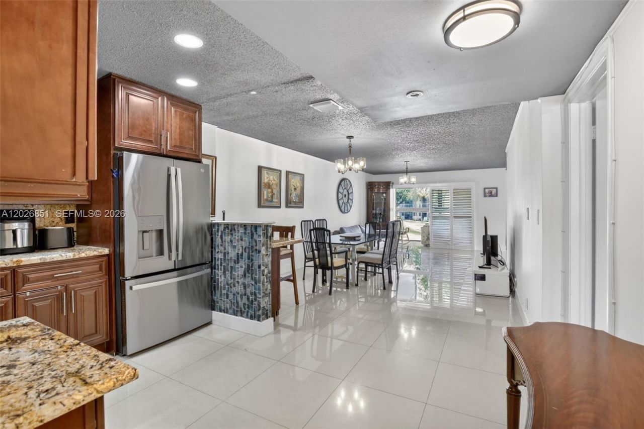 8941 S Hollybrook Blvd , Unit 205, Pembroke Pines, FL 33025 Photo