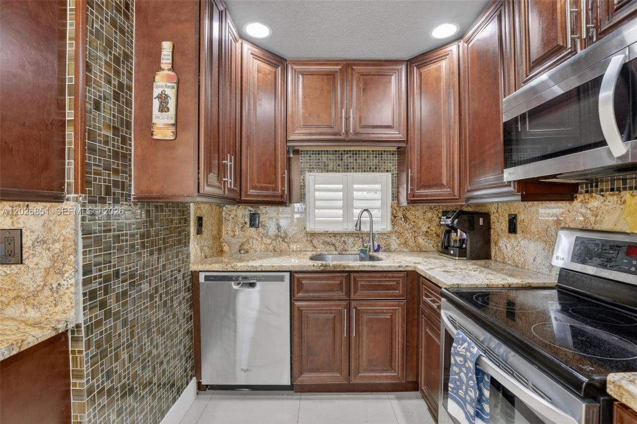 8941 S Hollybrook Blvd , Unit 205, Pembroke Pines, FL 33025 Photo