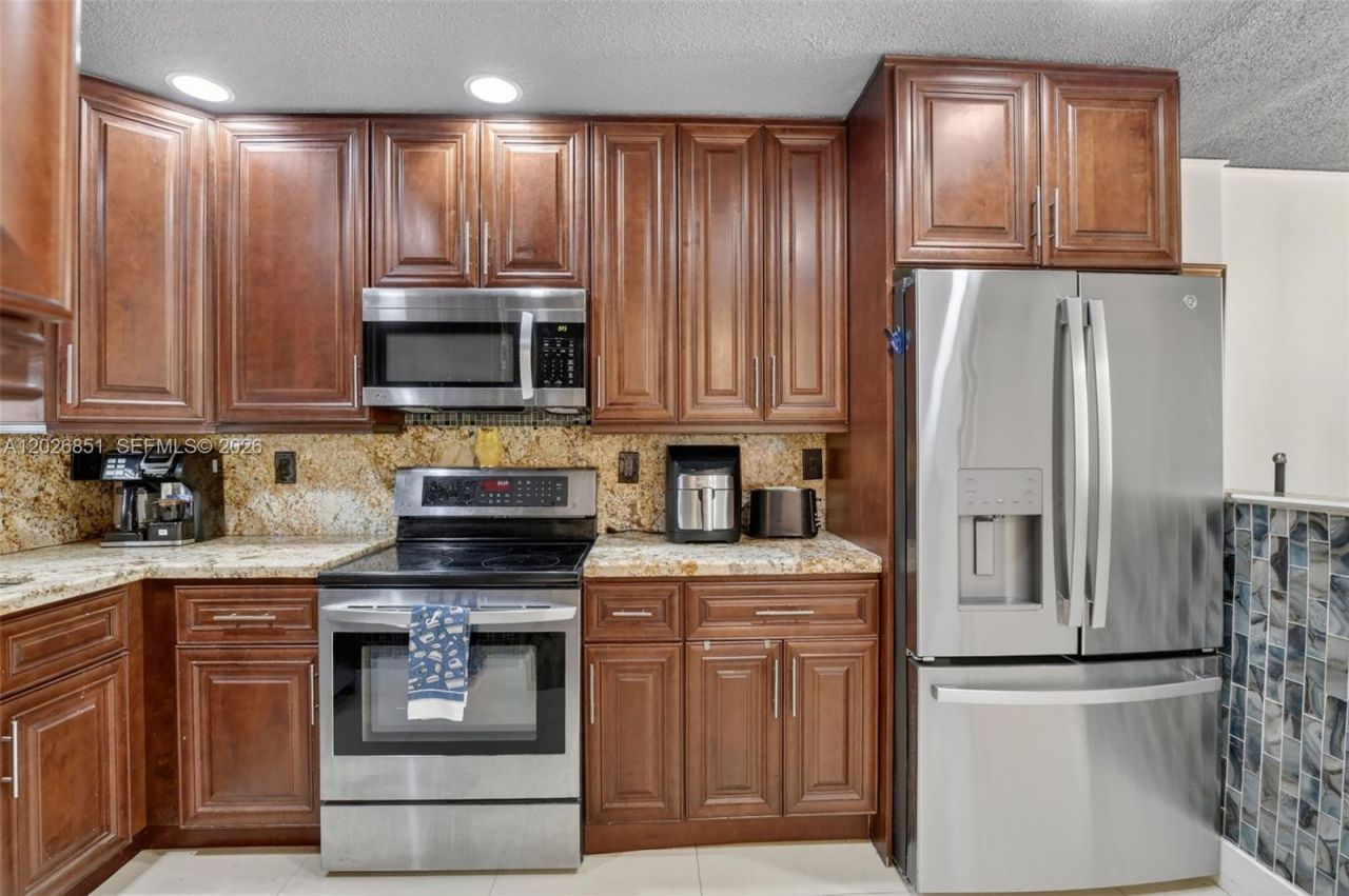 8941 S Hollybrook Blvd , Unit 205, Pembroke Pines, FL 33025 Photo