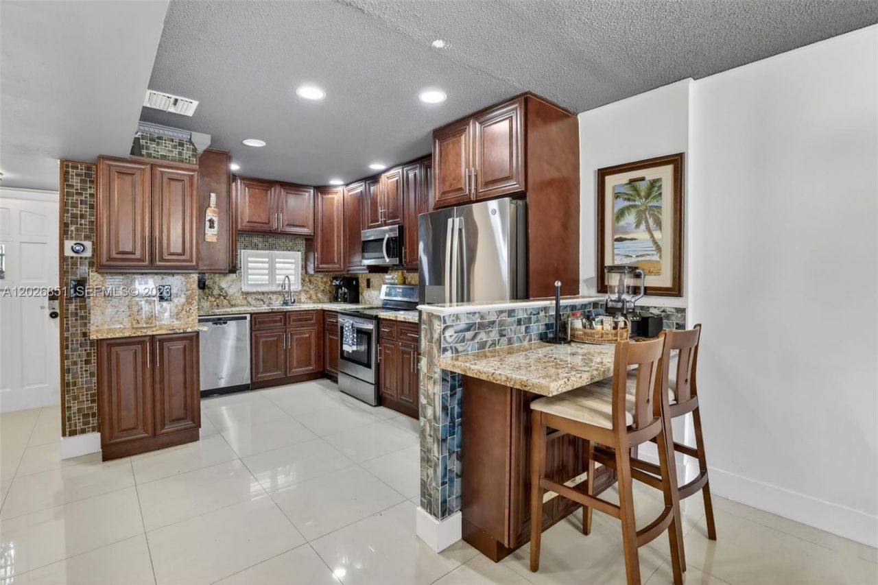 8941 S Hollybrook Blvd , Unit 205, Pembroke Pines, FL 33025 Photo