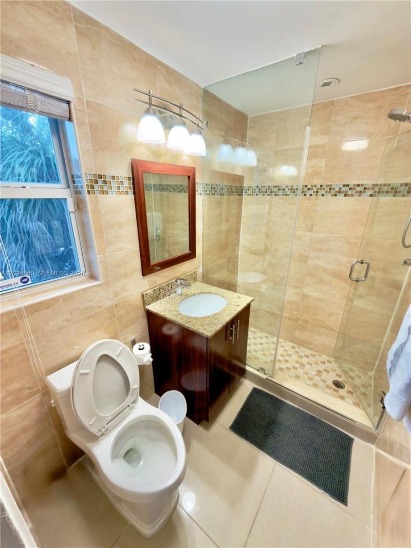 1043 94th St , Unit 4, Bay Harbor Islands, FL 33154 Photo