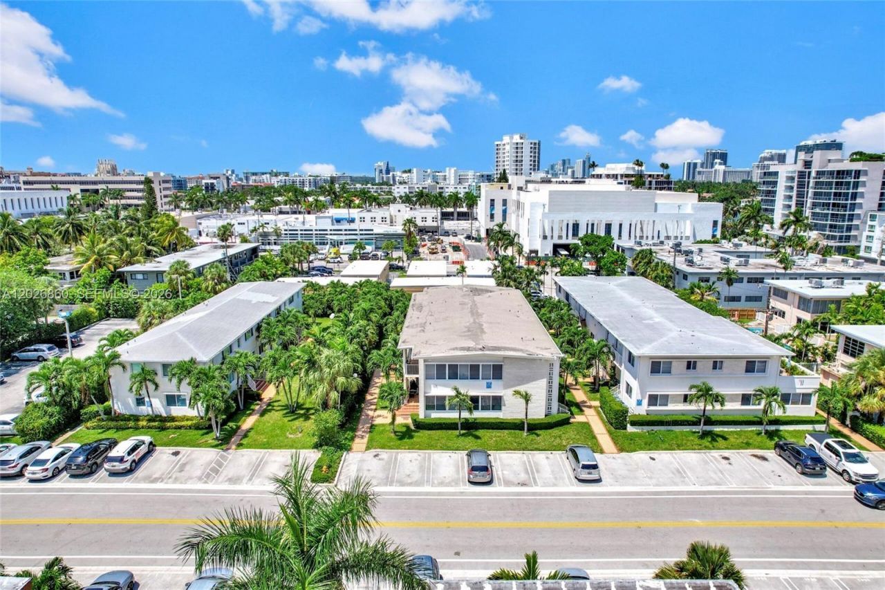 1043 94th St , Unit 4, Bay Harbor Islands, FL 33154 Photo