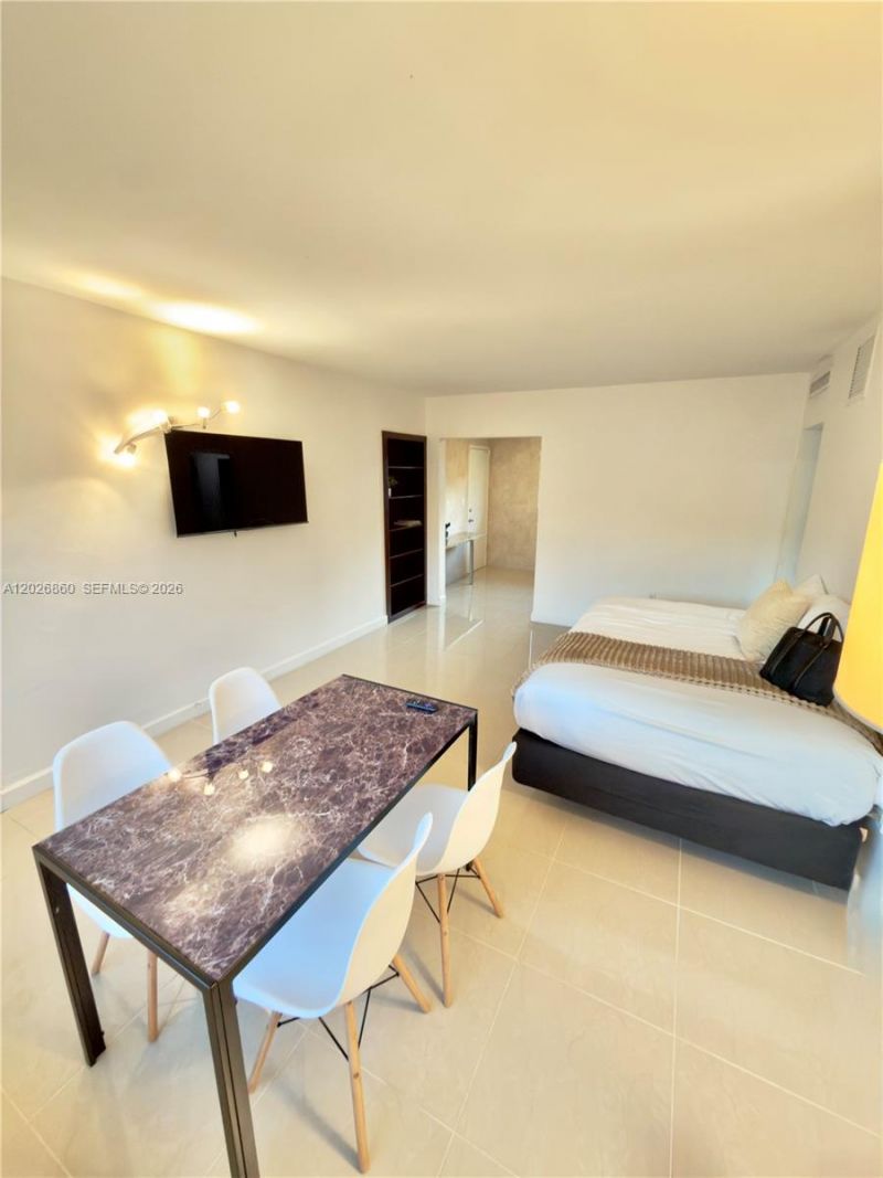 1043 94th St , Unit 4, Bay Harbor Islands, FL 33154 Photo
